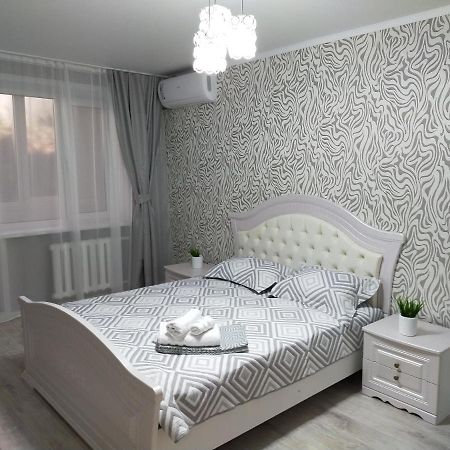 Вип 1Комн Айтиева 70 Uralsk Exterior photo