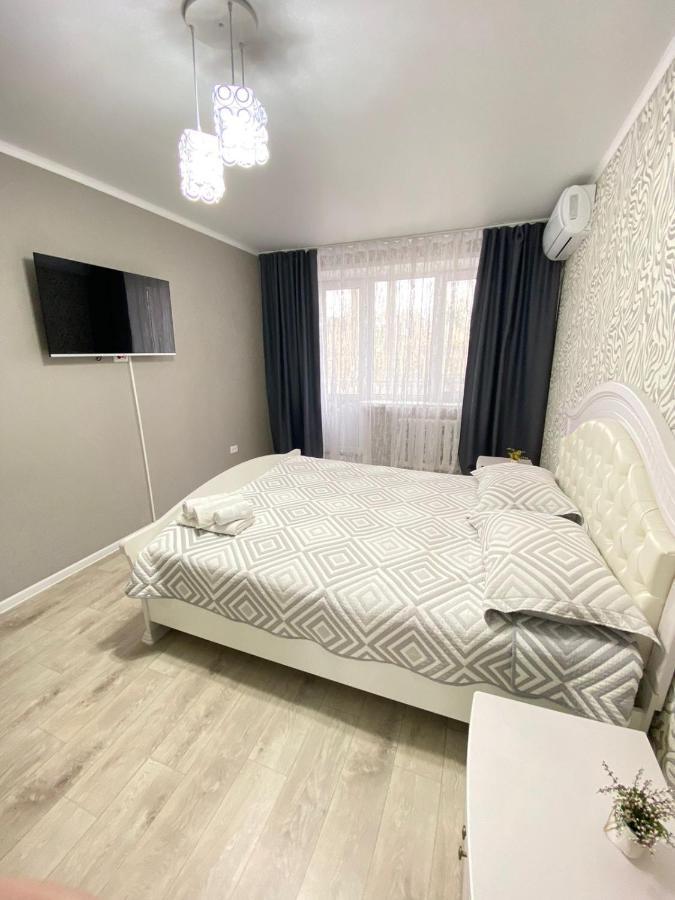 Вип 1Комн Айтиева 70 Uralsk Exterior photo